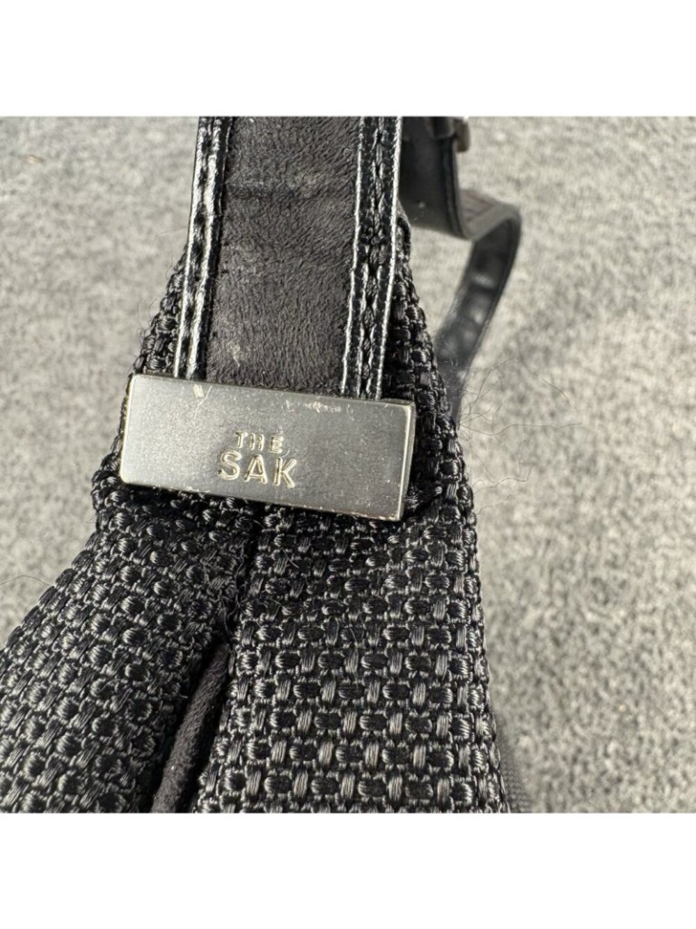 The Sak Black Woven Hobo Shoulder Bag Red Lining Zip Pocket Purse - Picture 5 of 16